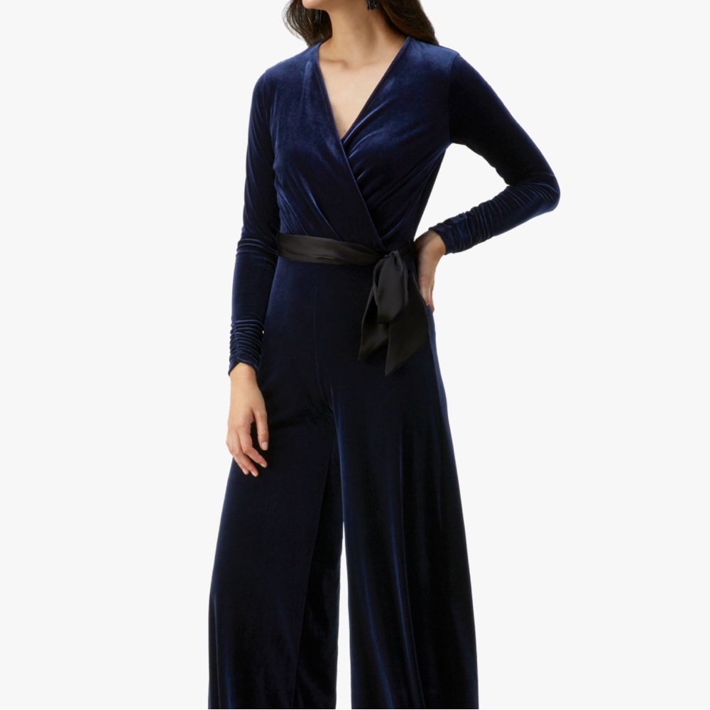 NWOT navy velvet pure collection jumpsuit with removable tie. Size US 12